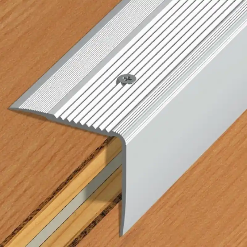 Remise Nez de marche intérieur ou extérieur – aluminium strié – Large 41 V