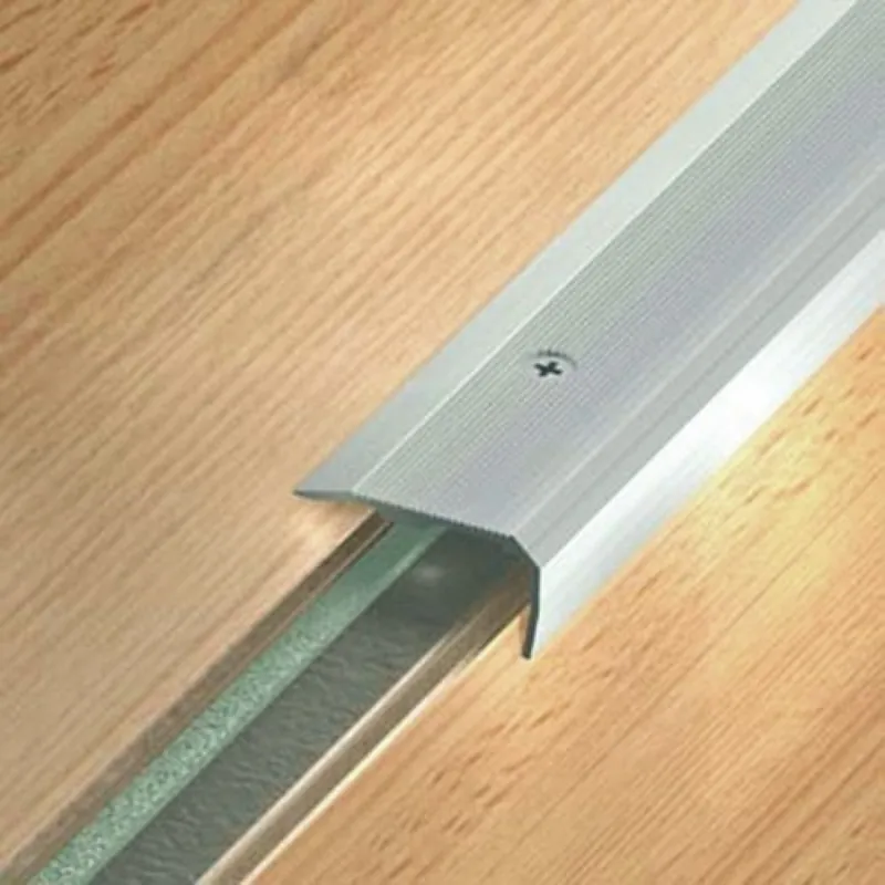 Commander Vite Nez de marche aluminium – pose intérieur et extérieur – Small 43 V